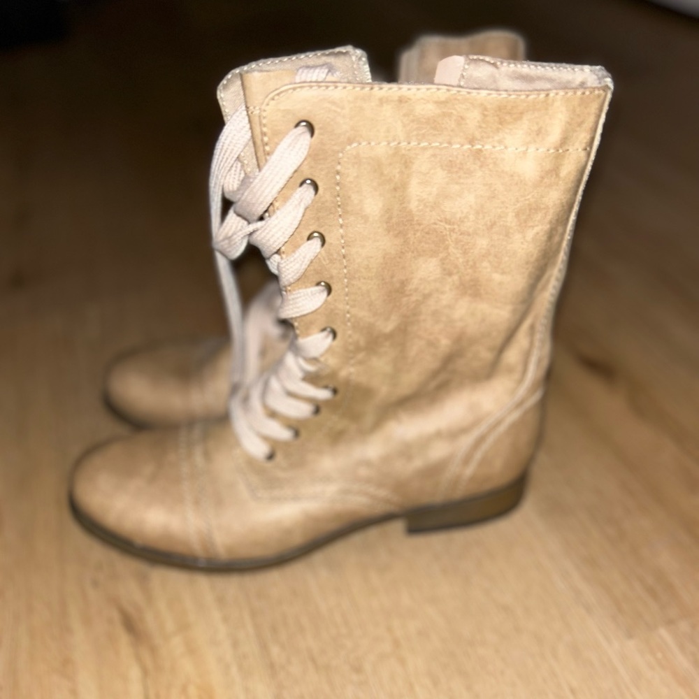 Mossimo combat boots. Women’s size 10. In good pre-owned condition.